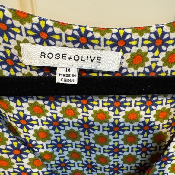 Rose + Olive Top - Picture 2 of 3